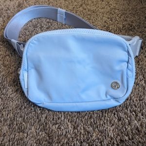 Lululemon Everywhere Belt Bag 1L in Lavender Fog